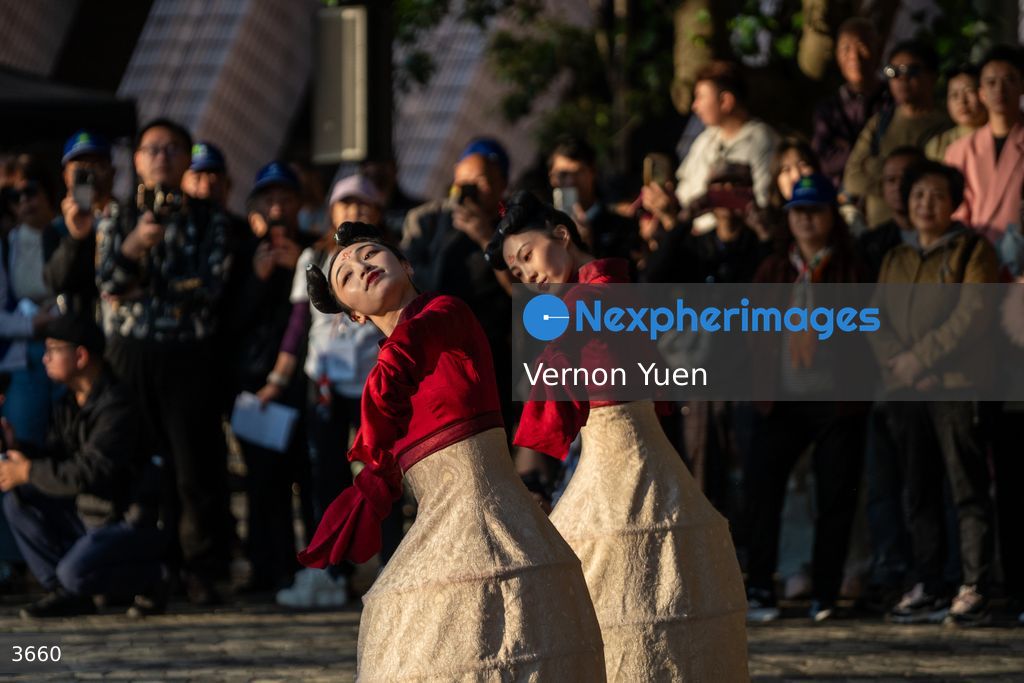 Hong Kong Dance Performance in Street
