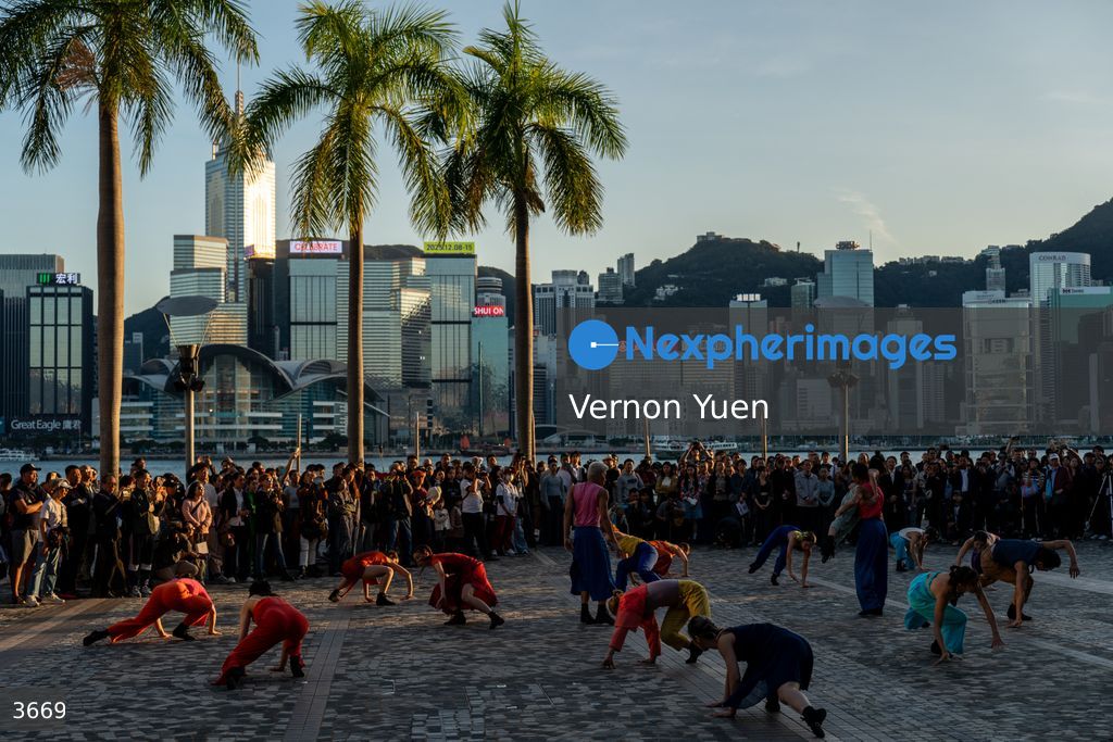 Hong Kong Dance Performance in Street