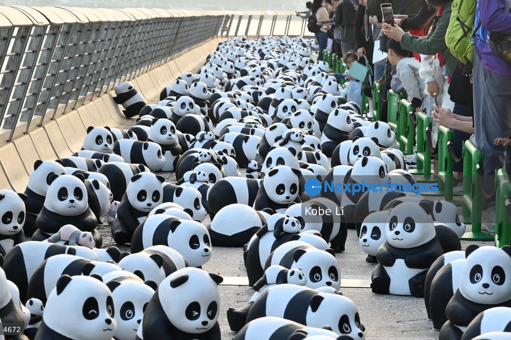 2500 panda models in Avenue of Stars