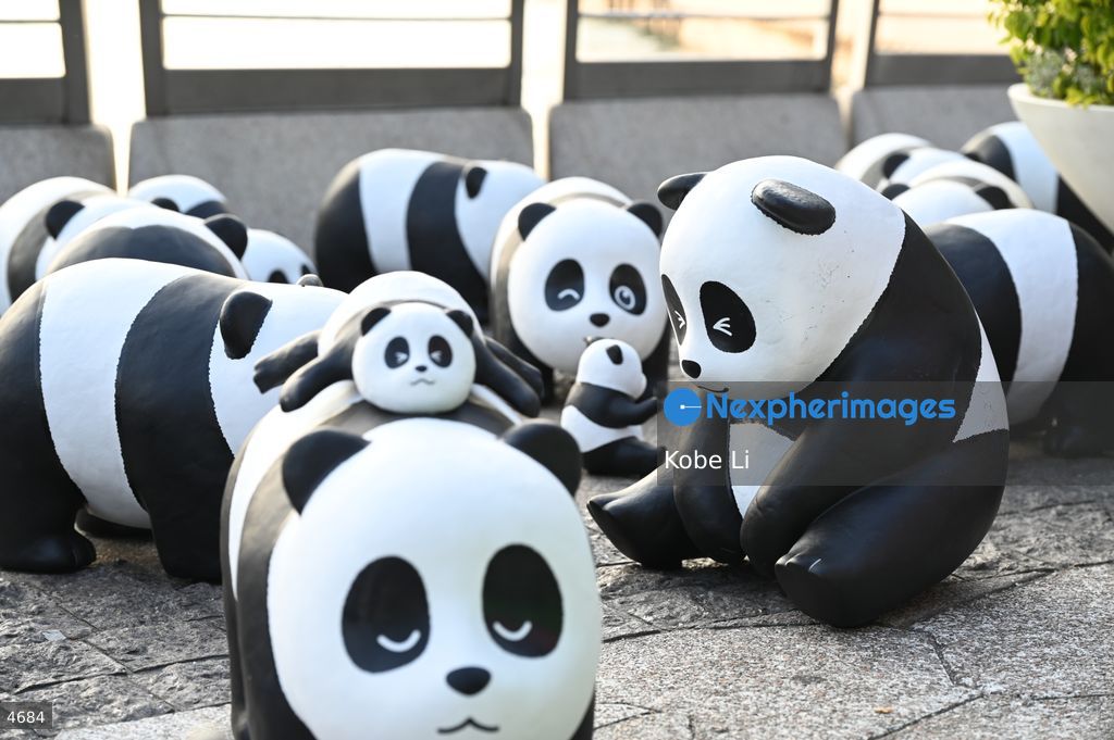 2500 panda models in Avenue of Stars