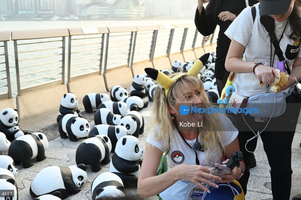 2500 panda models in Avenue of Stars