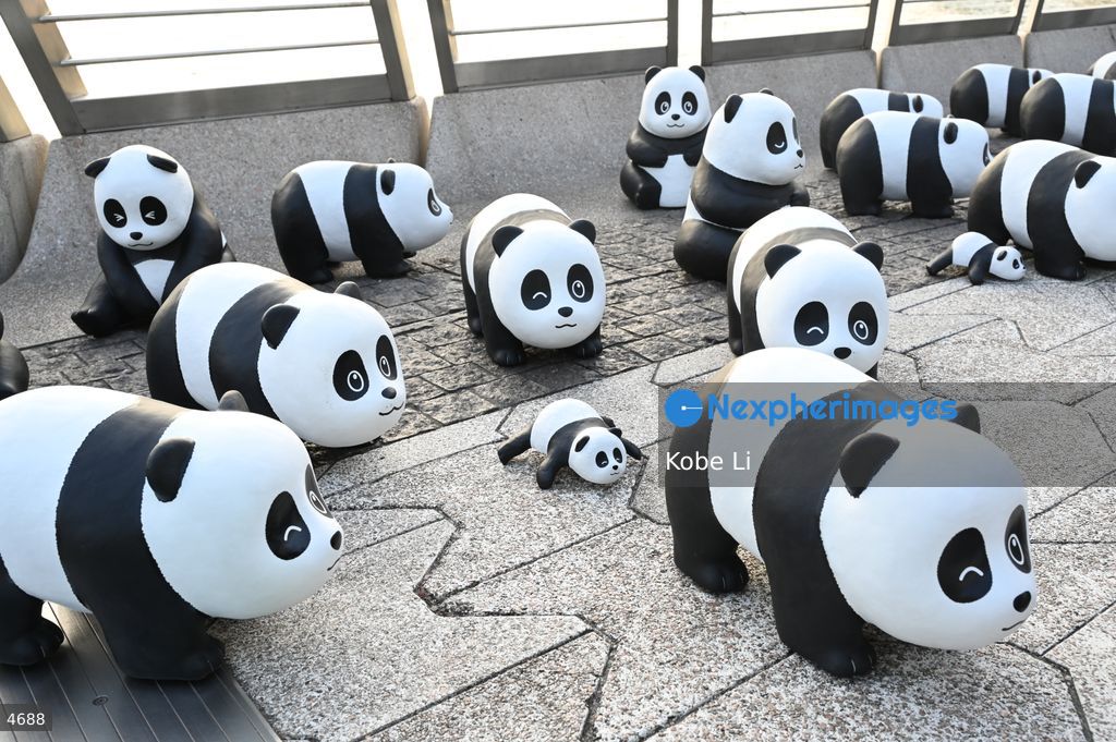 2500 panda models in Avenue of Stars