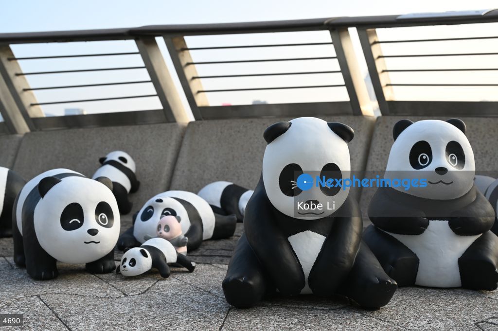 2500 panda models in Avenue of Stars
