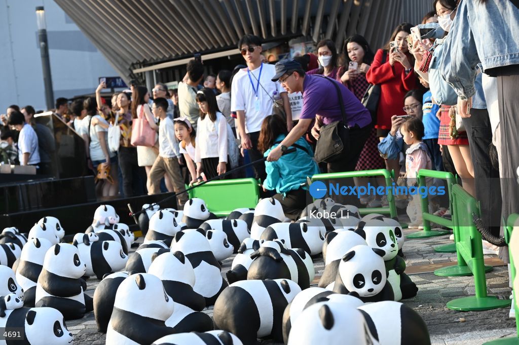 2500 panda models in Avenue of Stars