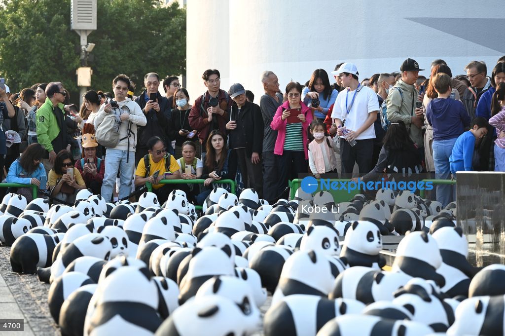 2500 panda models in Avenue of Stars