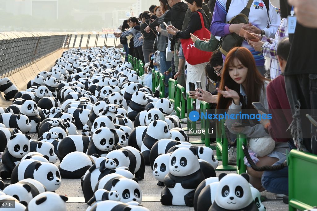 2500 panda models in Avenue of Stars
