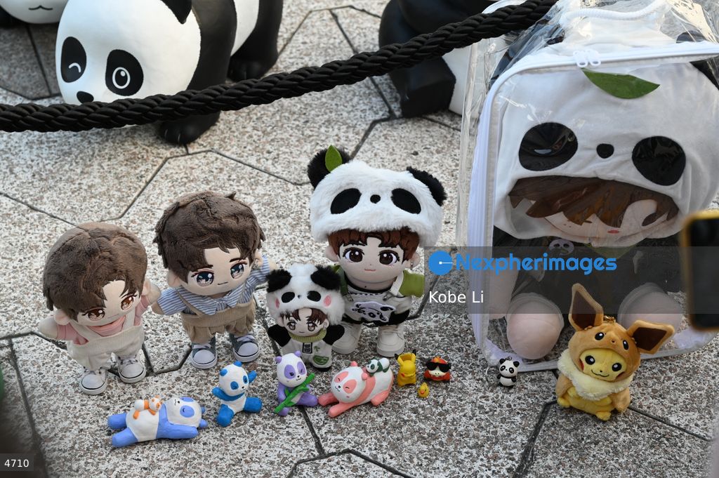 2500 panda models in Avenue of Stars