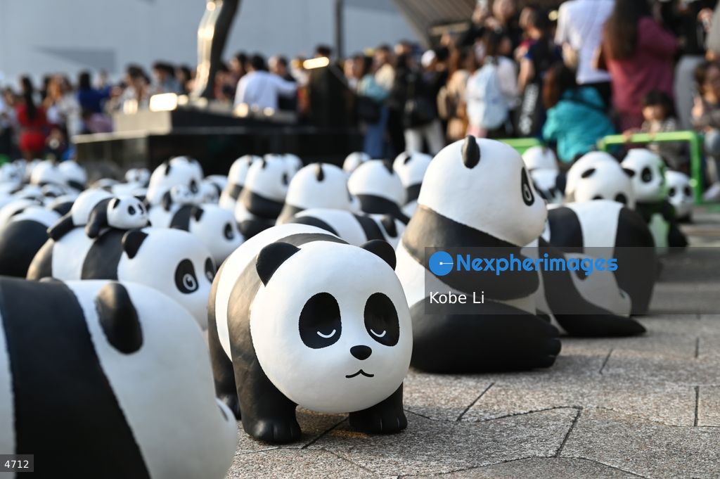 2500 panda models in Avenue of Stars