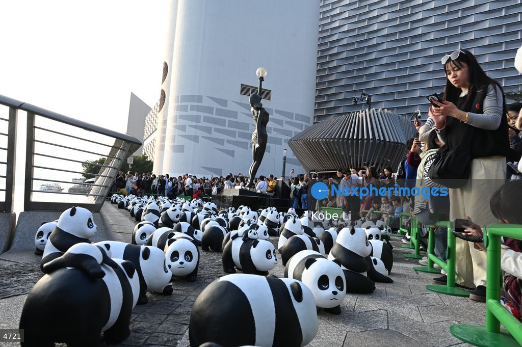 2500 panda models in Avenue of Stars