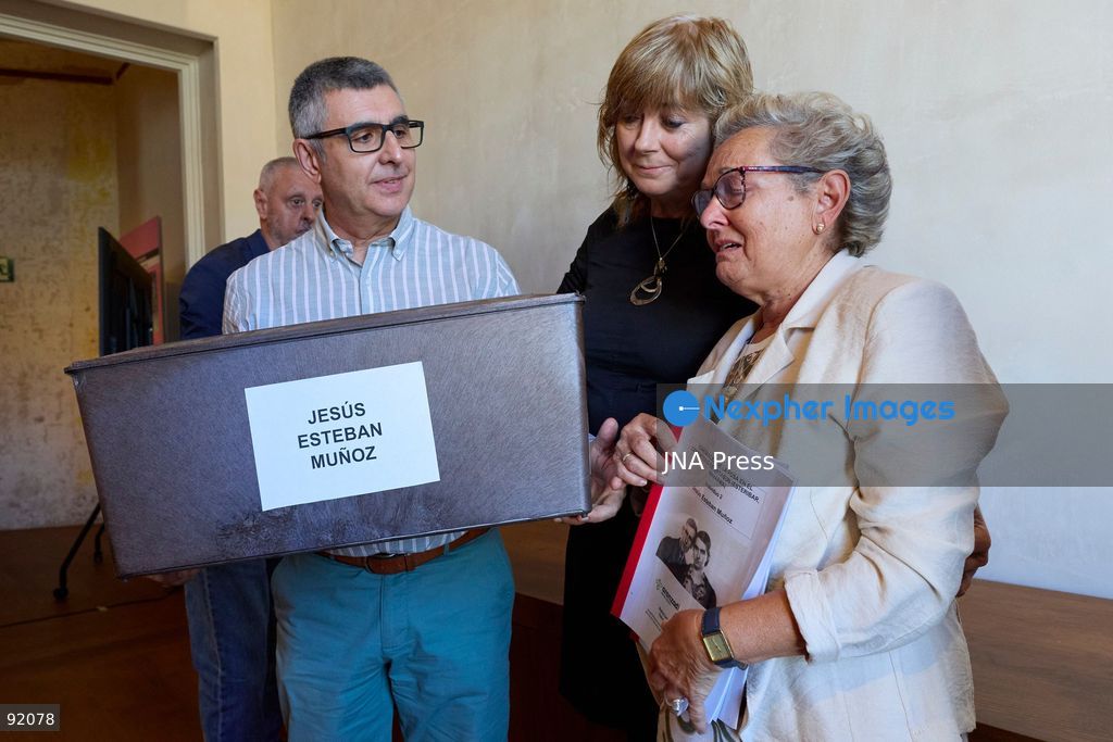 PAMPLONA, NAVARRE, SPAIN, SEPTEMBER 14, 2026: Relatives of Jesús Esteban Muñoz and Gerardo Gómez Lorenzo receive their remains during a ceremony at the Rozalejo Memory and Coexistence Centre in Pamplona. The two men were killed in 1937 after escaping from the San Cristóbal prison fortress during the Spanish Civil War. Their remains were recovered during exhumations in 2017 and 2018 and later identified through the Government of Navarre’s DNA database. Relatives, memorial associations and forensic experts attended the ceremony. Photo by Unai Beroiz / JNA Press. (Photo by Unai Beroiz/JNA Press via Nexpher Images)