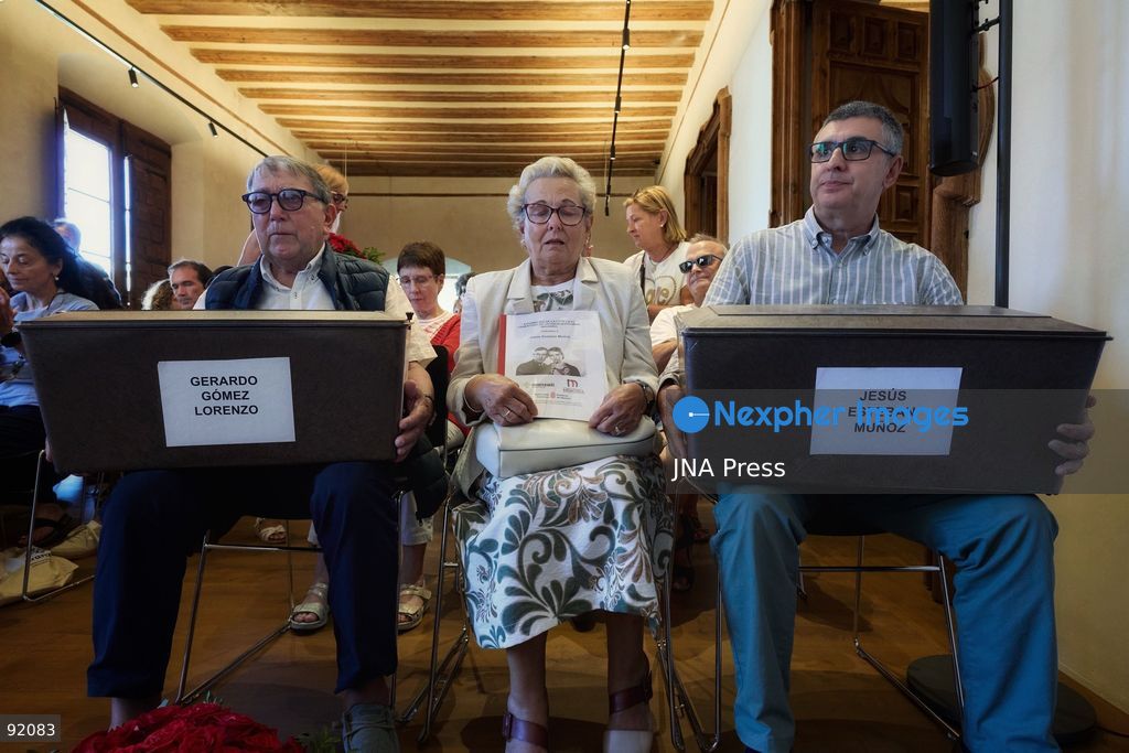 PAMPLONA, NAVARRE, SPAIN, SEPTEMBER 14, 2026: Relatives of Jesús Esteban Muñoz and Gerardo Gómez Lorenzo receive their remains during a ceremony at the Rozalejo Memory and Coexistence Centre in Pamplona. The two men were killed in 1937 after escaping from the San Cristóbal prison fortress during the Spanish Civil War. Their remains were recovered during exhumations in 2017 and 2018 and later identified through the Government of Navarre’s DNA database. Relatives, memorial associations and forensic experts attended the ceremony. Photo by Unai Beroiz / JNA Press. (Photo by Unai Beroiz/JNA Press via Nexpher Images)