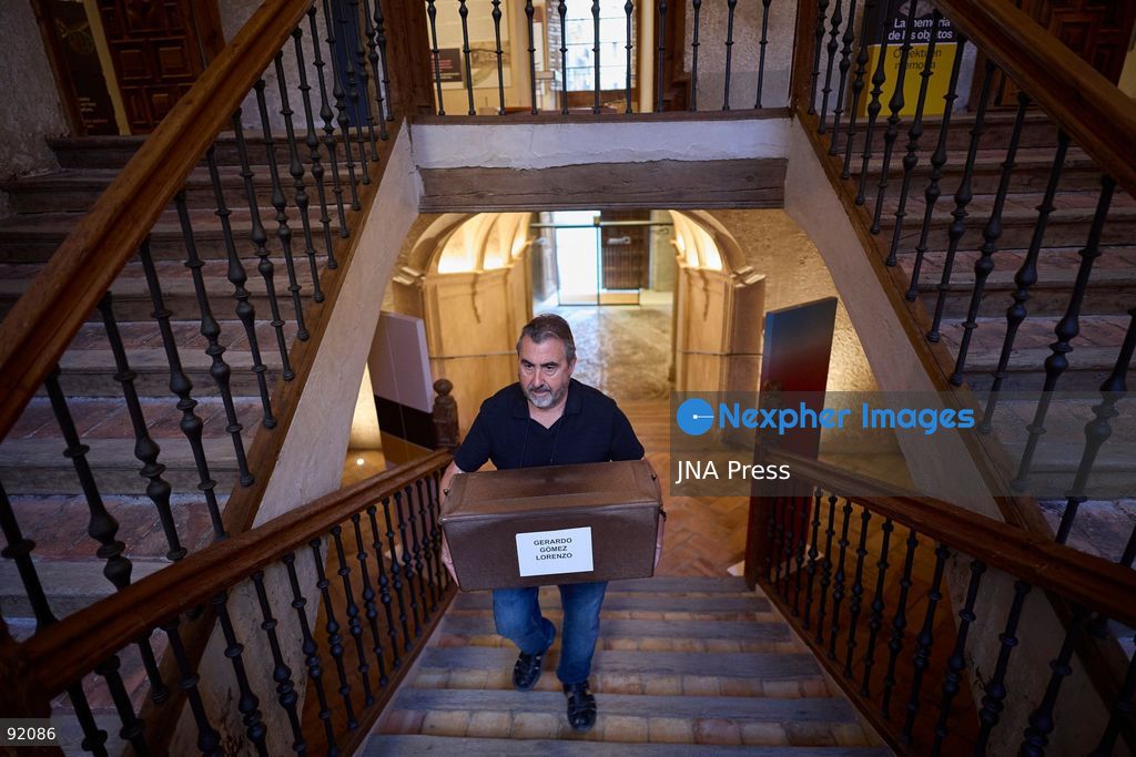 PAMPLONA, NAVARRE, SPAIN, SEPTEMBER 14, 2026: Relatives of Jesús Esteban Muñoz and Gerardo Gómez Lorenzo receive their remains during a ceremony at the Rozalejo Memory and Coexistence Centre in Pamplona. The two men were killed in 1937 after escaping from the San Cristóbal prison fortress during the Spanish Civil War. Their remains were recovered during exhumations in 2017 and 2018 and later identified through the Government of Navarre’s DNA database. Relatives, memorial associations and forensic experts attended the ceremony. Photo by Unai Beroiz / JNA Press. (Photo by Unai Beroiz/JNA Press via Nexpher Images)