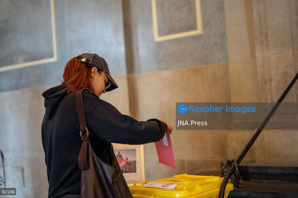 HANOVER, GERMANY, SEPTEMBER 13, 2026: Voters cast their ballots during local elections in Hanover, Lower Saxony, as migration, integration and the growing influence of the far right featured prominently in political debate. Voters from different generations and backgrounds spoke about concerns ranging from immigration and racism to pensions and social security. The coverage continued at Hanover’s New Town Hall as residents followed the results and supporters of the Green Party celebrated the re-election of incumbent Lord Mayor Belit Onay. Photo by Shrouk Ghonim / JNA Press. (Photo by Shrouk Ghonim/JNA Press via Nexpher Images)