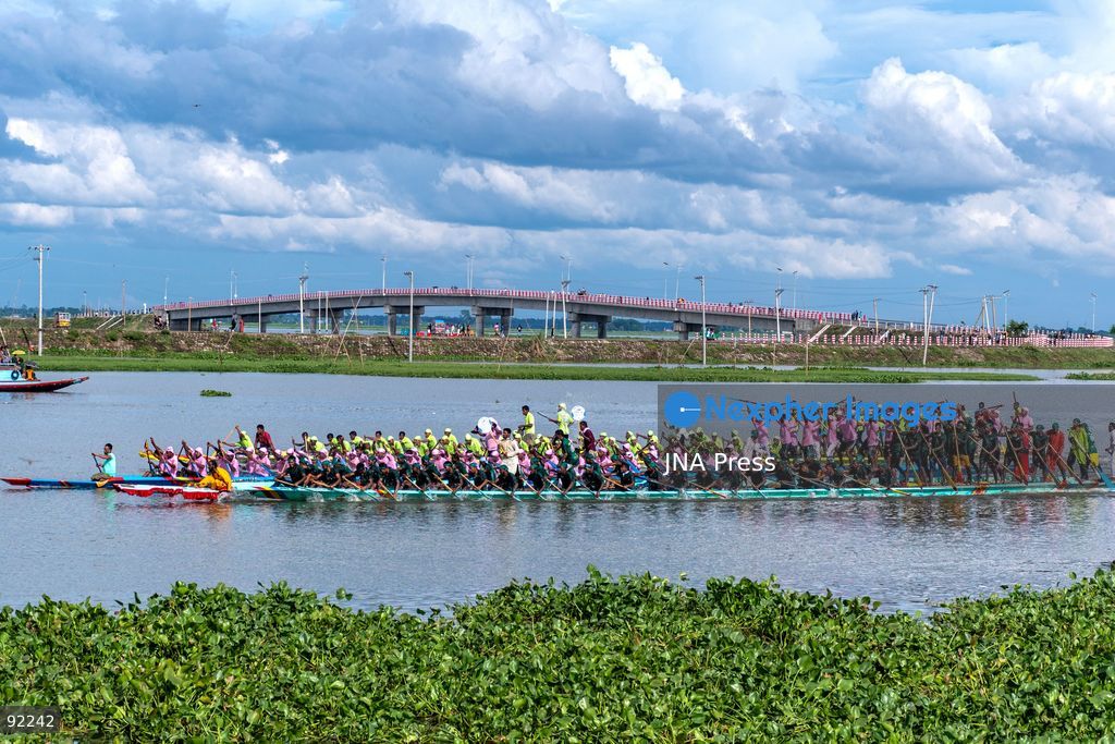 BRAHMANBARIA, BANGLADESH, SEPTEMBER 12, 2026: Rowers compete during a traditional boat race on the Titas River in Brahmanbaria as spectators gather along the riverbanks to watch the event. Traditional boat racing remains a popular cultural event in Bangladesh’s river communities, bringing together teams and spectators for competitions held on the country’s waterways. Photo by Anisur Rahman / JNA Press. (Photo by Anisur Rahman/JNA Press via Nexpher Images)