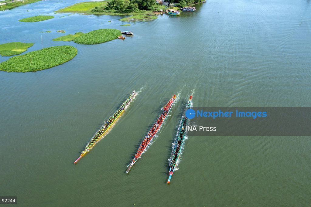 BRAHMANBARIA, BANGLADESH, SEPTEMBER 12, 2026: Rowers compete during a traditional boat race on the Titas River in Brahmanbaria as spectators gather along the riverbanks to watch the event. Traditional boat racing remains a popular cultural event in Bangladesh’s river communities, bringing together teams and spectators for competitions held on the country’s waterways. Photo by Anisur Rahman / JNA Press. (Photo by Anisur Rahman/JNA Press via Nexpher Images)