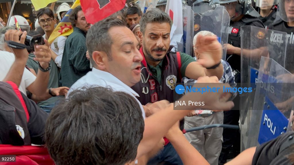 IZMIR, TURKEY, SEPTEMBER 14, 2026: Police intervene as demonstrators gather on Cyprus Martyrs Street in the Alsancak district of Izmir during a Feminist Night March in solidarity with LGBTI+ people. A scuffle broke out after police prevented demonstrators from unfurling a banner bearing the words “LGBTI+,” with officers using pepper spray to disperse the crowd. Two people were detained and several participants sustained minor injuries during the intervention, according to information provided by the photographer. Photo by Turgay Kilic / JNA Press. (Photo by Turgay Kilic/JNA Press via Nexpher Images)