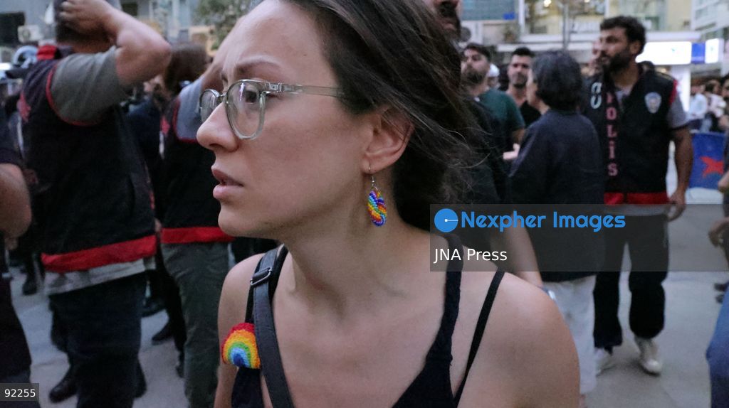 IZMIR, TURKEY, SEPTEMBER 14, 2026: Police intervene as demonstrators gather on Cyprus Martyrs Street in the Alsancak district of Izmir during a Feminist Night March in solidarity with LGBTI+ people. A scuffle broke out after police prevented demonstrators from unfurling a banner bearing the words “LGBTI+,” with officers using pepper spray to disperse the crowd. Two people were detained and several participants sustained minor injuries during the intervention, according to information provided by the photographer. Photo by Turgay Kilic / JNA Press. (Photo by Turgay Kilic/JNA Press via Nexpher Images)