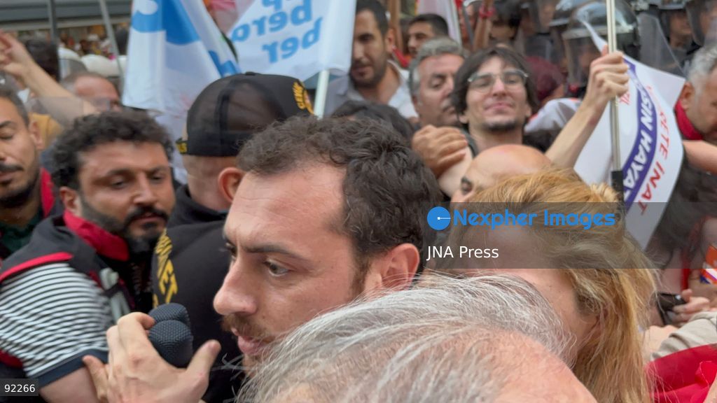 IZMIR, TURKEY, SEPTEMBER 14, 2026: Police intervene as demonstrators gather on Cyprus Martyrs Street in the Alsancak district of Izmir during a Feminist Night March in solidarity with LGBTI+ people. A scuffle broke out after police prevented demonstrators from unfurling a banner bearing the words “LGBTI+,” with officers using pepper spray to disperse the crowd. Two people were detained and several participants sustained minor injuries during the intervention, according to information provided by the photographer. Photo by Turgay Kilic / JNA Press. (Photo by Turgay Kilic/JNA Press via Nexpher Images)
