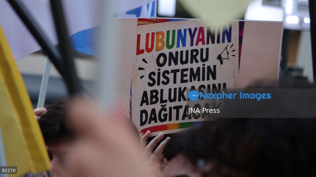 IZMIR, TURKEY, SEPTEMBER 14, 2026: Police intervene as demonstrators gather on Cyprus Martyrs Street in the Alsancak district of Izmir during a Feminist Night March in solidarity with LGBTI+ people. A scuffle broke out after police prevented demonstrators from unfurling a banner bearing the words “LGBTI+,” with officers using pepper spray to disperse the crowd. Two people were detained and several participants sustained minor injuries during the intervention, according to information provided by the photographer. Photo by Turgay Kilic / JNA Press. (Photo by Turgay Kilic/JNA Press via Nexpher Images)