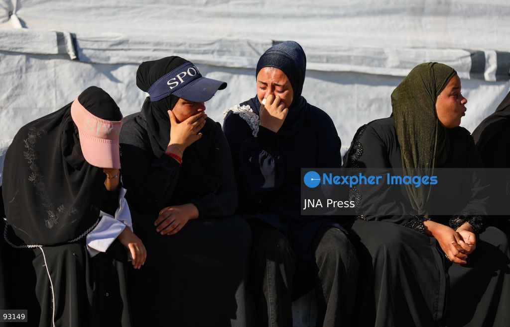 KHAN YOUNIS, GAZA STRIP, PALESTINE, SEPTEMBER 16, 2026: Relatives mourn and bid farewell to eight-year-old Amal Al-Mughayyir, who was reported killed in an Israeli strike the previous night in the Al-Mawasi area of Khan Younis, southern Gaza Strip. Photo by Ramzi Abu Amer / JNA Press. (Photo by Ramzi Abu Amer/JNA Press via Nexpher Images)
