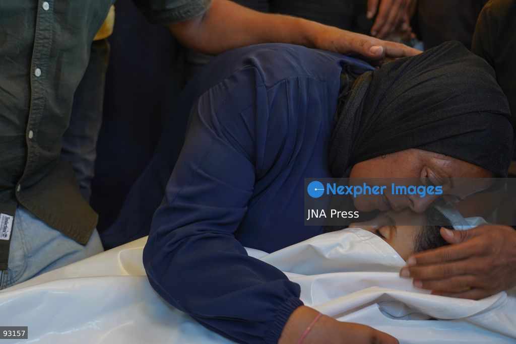 KHAN YOUNIS, GAZA STRIP, PALESTINE, SEPTEMBER 16, 2026: Relatives mourn and bid farewell to eight-year-old Amal Al-Mughayyir, who was reported killed in an Israeli strike the previous night in the Al-Mawasi area of Khan Younis, southern Gaza Strip. Photo by Ramzi Abu Amer / JNA Press. (Photo by Ramzi Abu Amer/JNA Press via Nexpher Images)