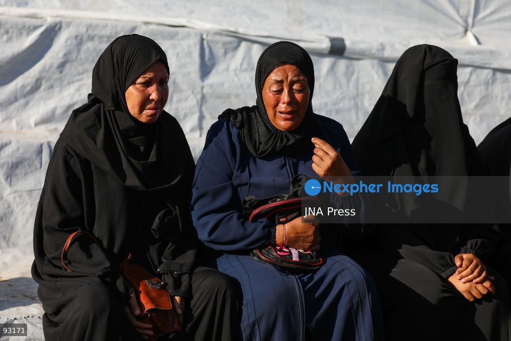 KHAN YOUNIS, GAZA STRIP, PALESTINE, SEPTEMBER 16, 2026: Relatives mourn and bid farewell to eight-year-old Amal Al-Mughayyir, who was reported killed in an Israeli strike the previous night in the Al-Mawasi area of Khan Younis, southern Gaza Strip. Photo by Ramzi Abu Amer / JNA Press. (Photo by Ramzi Abu Amer/JNA Press via Nexpher Images)