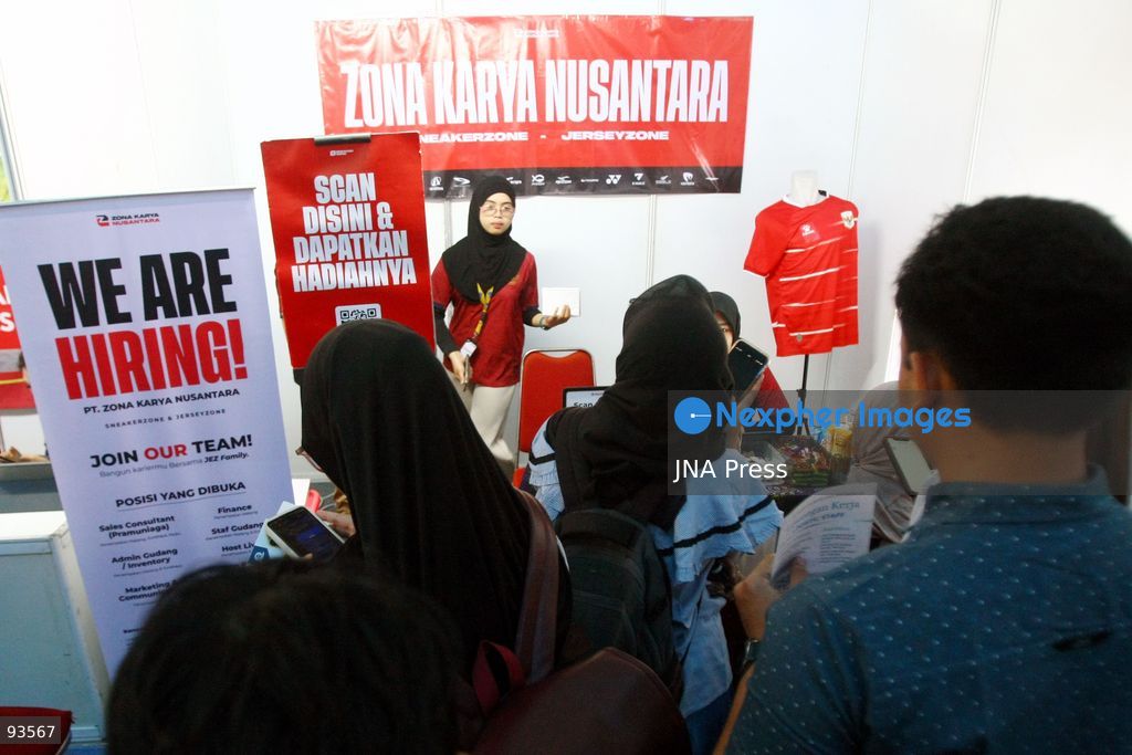 MALANG, EAST JAVA, INDONESIA, SEPTEMBER 17, 2026: Job seekers visit company booths during the 2026 Job Fair at GOR Ken Arok in Malang, East Java. The two-day event brings together 50 companies offering 1,697 job openings. Indonesia recorded about 7.22 million unemployed people in May 2026, according to data released by Statistics Indonesia (BPS) in August. Photo by Hayu Yudha Prabowo / JNA Press. (Photo by Hayu Yudha Prabowo/JNA Press via Nexpher Images)