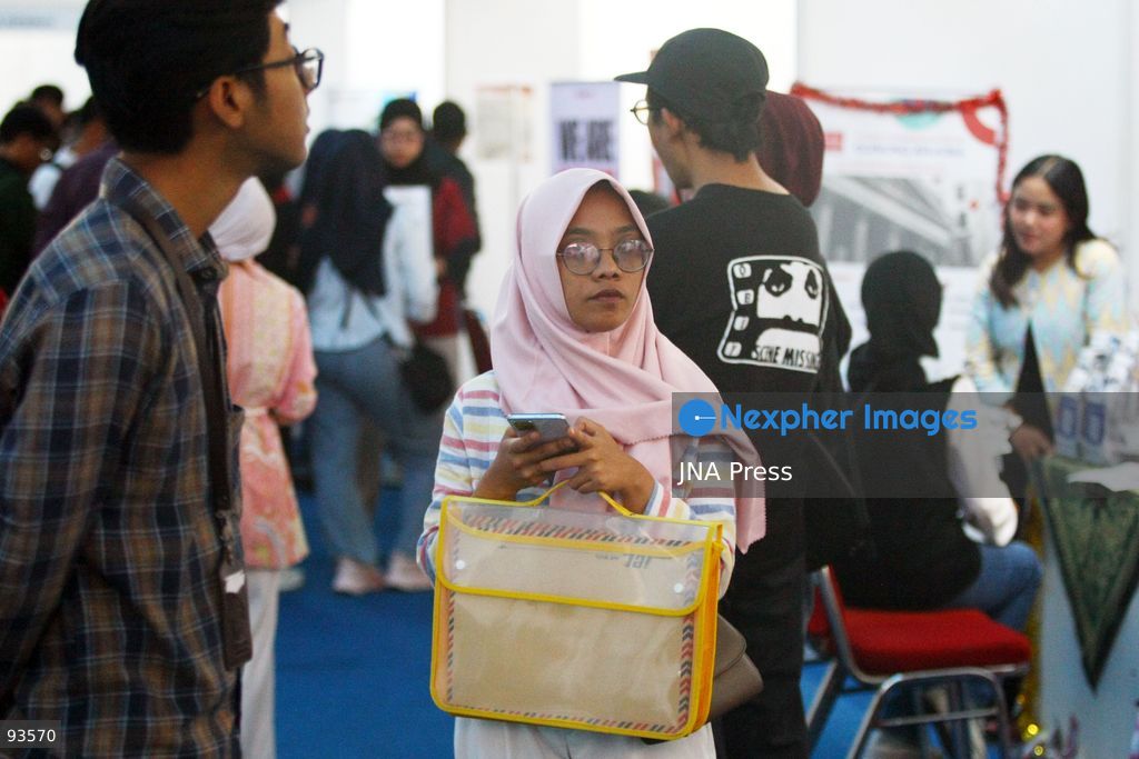 MALANG, EAST JAVA, INDONESIA, SEPTEMBER 17, 2026: Job seekers visit company booths during the 2026 Job Fair at GOR Ken Arok in Malang, East Java. The two-day event brings together 50 companies offering 1,697 job openings. Indonesia recorded about 7.22 million unemployed people in May 2026, according to data released by Statistics Indonesia (BPS) in August. Photo by Hayu Yudha Prabowo / JNA Press. (Photo by Hayu Yudha Prabowo/JNA Press via Nexpher Images)