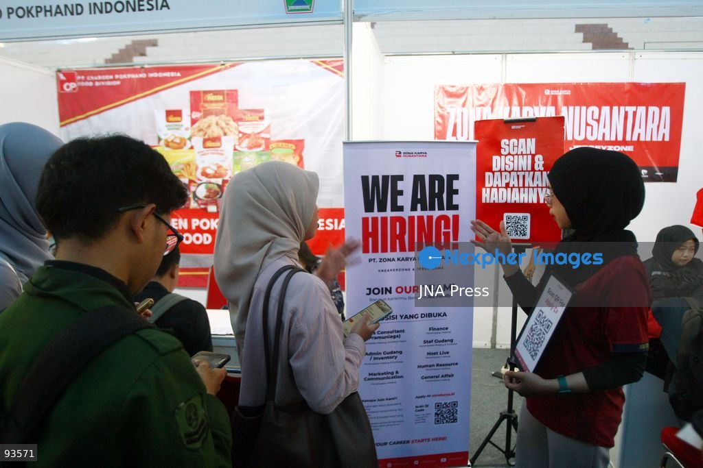 MALANG, EAST JAVA, INDONESIA, SEPTEMBER 17, 2026: Job seekers visit company booths during the 2026 Job Fair at GOR Ken Arok in Malang, East Java. The two-day event brings together 50 companies offering 1,697 job openings. Indonesia recorded about 7.22 million unemployed people in May 2026, according to data released by Statistics Indonesia (BPS) in August. Photo by Hayu Yudha Prabowo / JNA Press. (Photo by Hayu Yudha Prabowo/JNA Press via Nexpher Images)