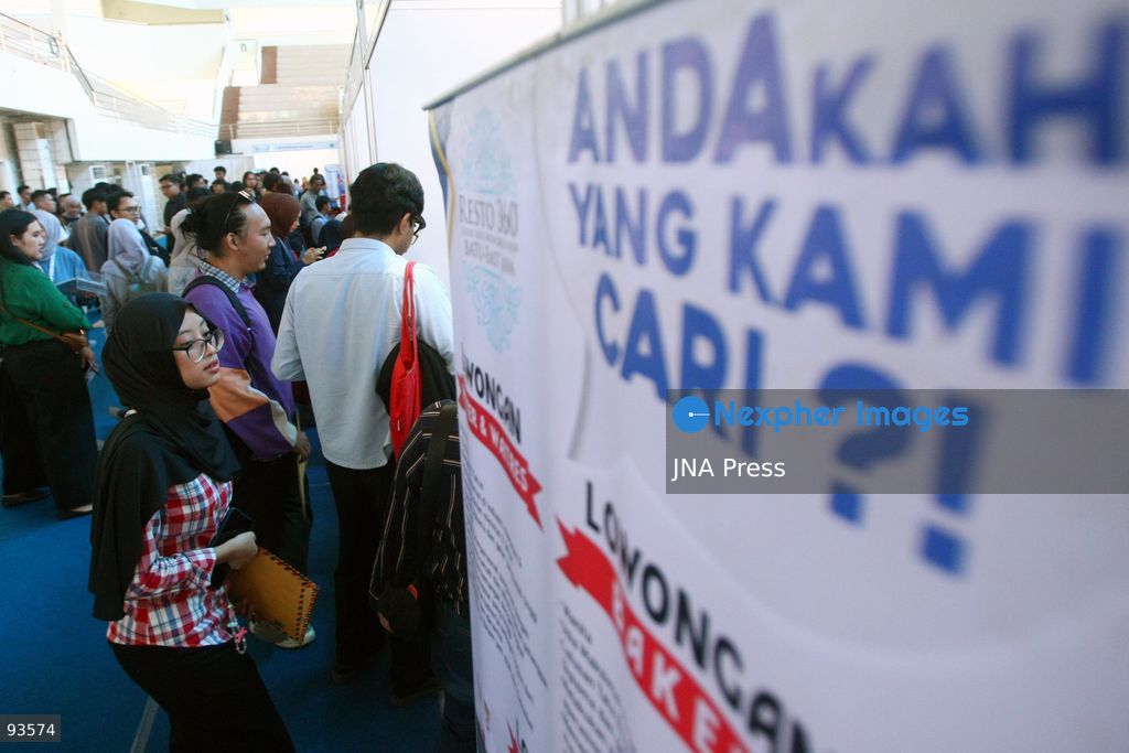 MALANG, EAST JAVA, INDONESIA, SEPTEMBER 17, 2026: Job seekers visit company booths during the 2026 Job Fair at GOR Ken Arok in Malang, East Java. The two-day event brings together 50 companies offering 1,697 job openings. Indonesia recorded about 7.22 million unemployed people in May 2026, according to data released by Statistics Indonesia (BPS) in August. Photo by Hayu Yudha Prabowo / JNA Press. (Photo by Hayu Yudha Prabowo/JNA Press via Nexpher Images)