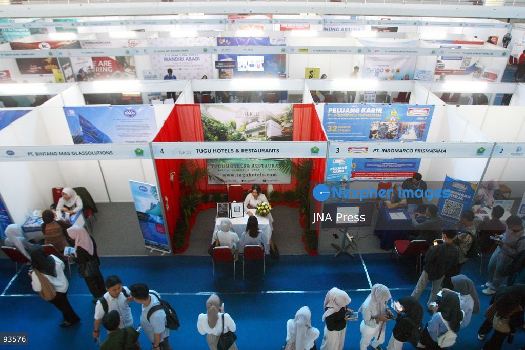 MALANG, EAST JAVA, INDONESIA, SEPTEMBER 17, 2026: Job seekers visit company booths during the 2026 Job Fair at GOR Ken Arok in Malang, East Java. The two-day event brings together 50 companies offering 1,697 job openings. Indonesia recorded about 7.22 million unemployed people in May 2026, according to data released by Statistics Indonesia (BPS) in August. Photo by Hayu Yudha Prabowo / JNA Press. (Photo by Hayu Yudha Prabowo/JNA Press via Nexpher Images)