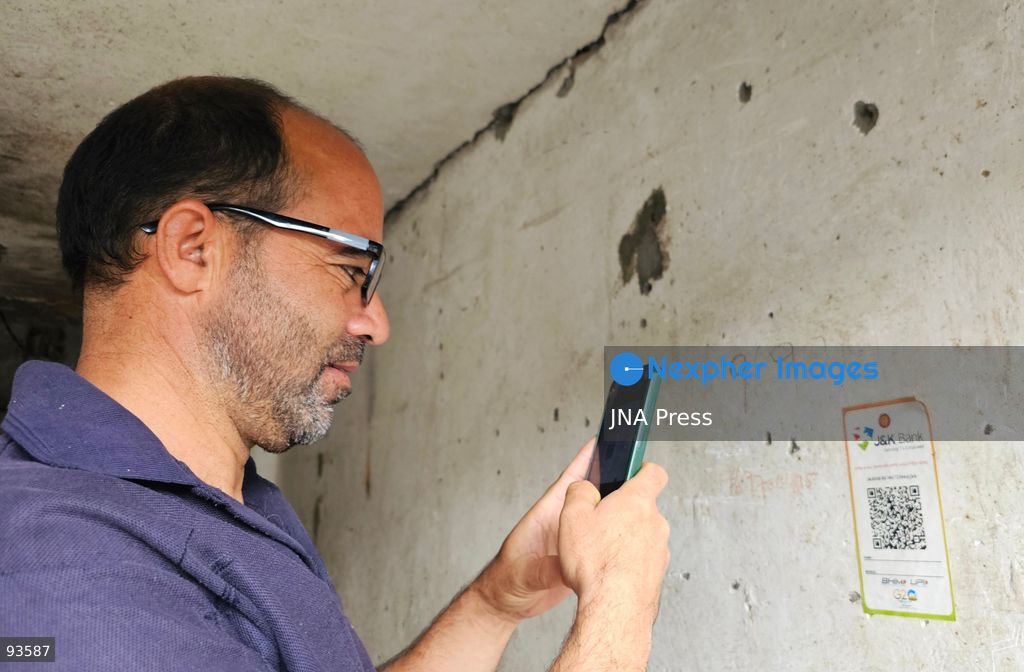 SRINAGAR, KASHMIR, INDIA, SEPTEMBER 16, 2026: A customer scans a Unified Payments Interface (UPI) QR code to make a digital payment using a smartphone at a shop in Srinagar. From October 15, India will introduce a 0.4% Merchant Discount Rate (MDR) on certain person-to-merchant UPI transactions above ₹2,000, while consumers will not be directly charged. Photo by Umer Qadir / JNA Press. (Photo by Umer Qadir/JNA Press via Nexpher Images)