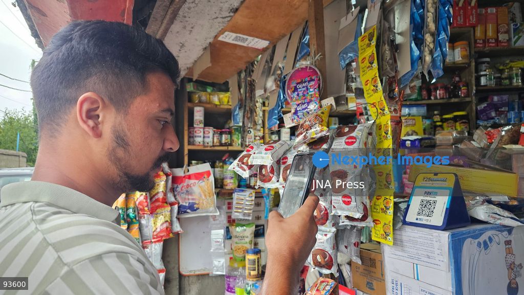 SRINAGAR, KASHMIR, INDIA, SEPTEMBER 16, 2026: A customer scans a Unified Payments Interface (UPI) QR code to make a digital payment using a smartphone at a shop in Srinagar. From October 15, India will introduce a 0.4% Merchant Discount Rate (MDR) on certain person-to-merchant UPI transactions above ₹2,000, while consumers will not be directly charged. Photo by Umer Qadir / JNA Press. (Photo by Umer Qadir/JNA Press via Nexpher Images)