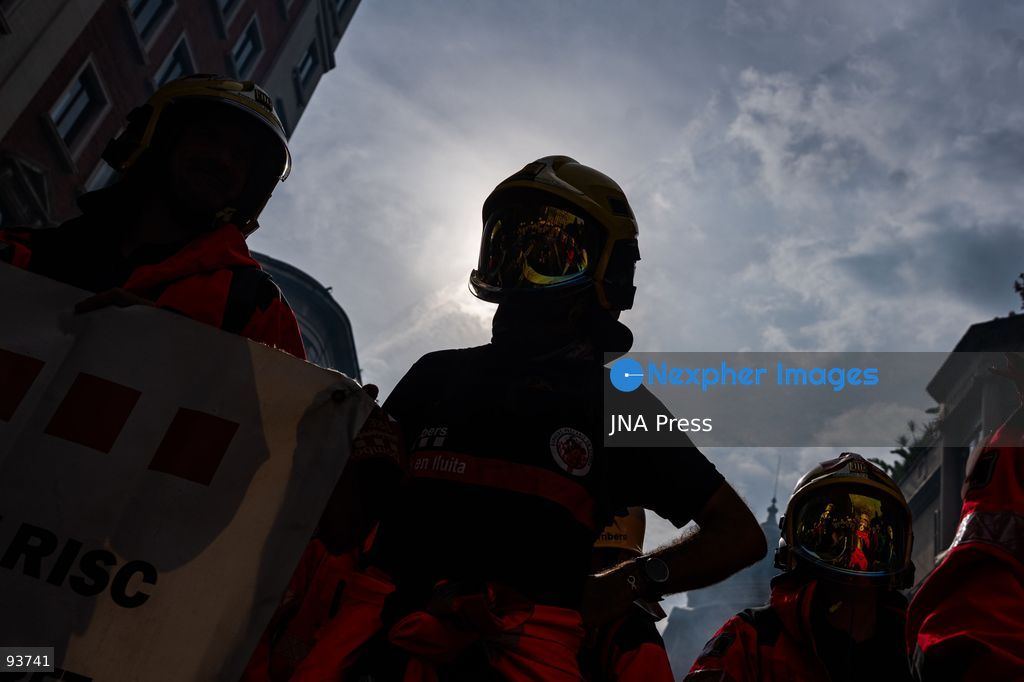 BARCELONA, SPAIN, SEPTEMBER 18, 2026: Firefighters from the Generalitat de Catalunya demonstrate outside the regional Interior Department in Barcelona during a protest demanding better pay, improved protective equipment and increased staffing and resources. Around 800 firefighters took part in the march from Plaça de Sant Jaume, according to Barcelona’s municipal police. Protesters used pyrotechnics and smoke flares as the demonstration intensified outside the Interior Department. Photo by Marc Asensio Clupés / JNA Press. (Photo by Marc Asensio Clupes/JNA Press via Nexpher Images)