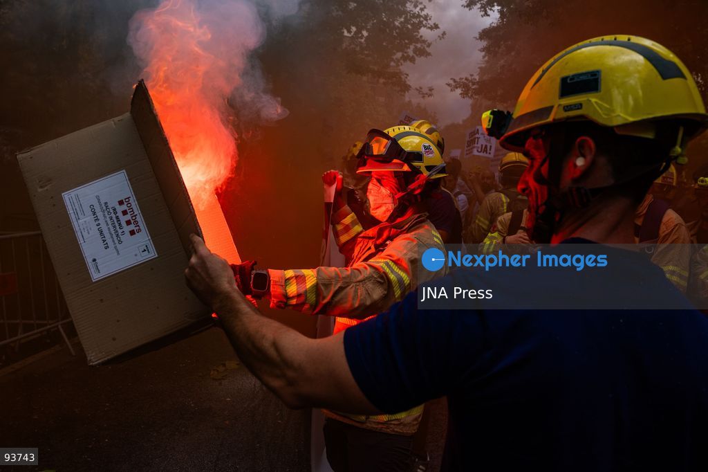 BARCELONA, SPAIN, SEPTEMBER 18, 2026: Firefighters from the Generalitat de Catalunya demonstrate outside the regional Interior Department in Barcelona during a protest demanding better pay, improved protective equipment and increased staffing and resources. Around 800 firefighters took part in the march from Plaça de Sant Jaume, according to Barcelona’s municipal police. Protesters used pyrotechnics and smoke flares as the demonstration intensified outside the Interior Department. Photo by Marc Asensio Clupés / JNA Press. (Photo by Marc Asensio Clupes/JNA Press via Nexpher Images)