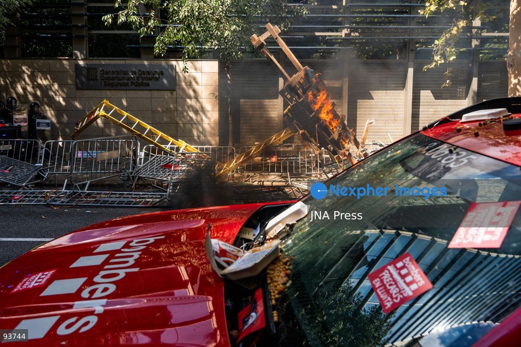 BARCELONA, SPAIN, SEPTEMBER 18, 2026: Firefighters from the Generalitat de Catalunya demonstrate outside the regional Interior Department in Barcelona during a protest demanding better pay, improved protective equipment and increased staffing and resources. Around 800 firefighters took part in the march from Plaça de Sant Jaume, according to Barcelona’s municipal police. Protesters used pyrotechnics and smoke flares as the demonstration intensified outside the Interior Department. Photo by Marc Asensio Clupés / JNA Press. (Photo by Marc Asensio Clupes/JNA Press via Nexpher Images)