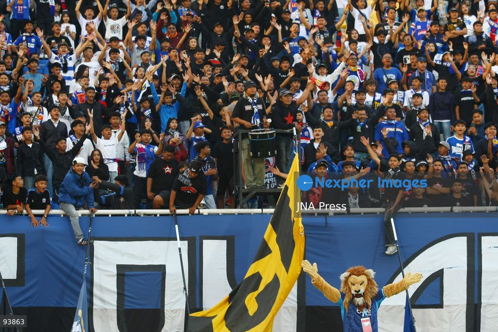 MALANG, EAST JAVA, INDONESIA, SEPTEMBER 18, 2026: Arema FC defender Landis, right, battles for the ball with Persik Kediri defender I Garcia Andhika during their Indonesia Super League match at Kanjuruhan Stadium in Malang, East Java. Arema FC and Persik Kediri played to a 1-1 draw. Photo by Hayu Yudha Prabowo / JNA Press. (Photo by Hayu Yudha Prabowo/JNA Press via Nexpher Images)