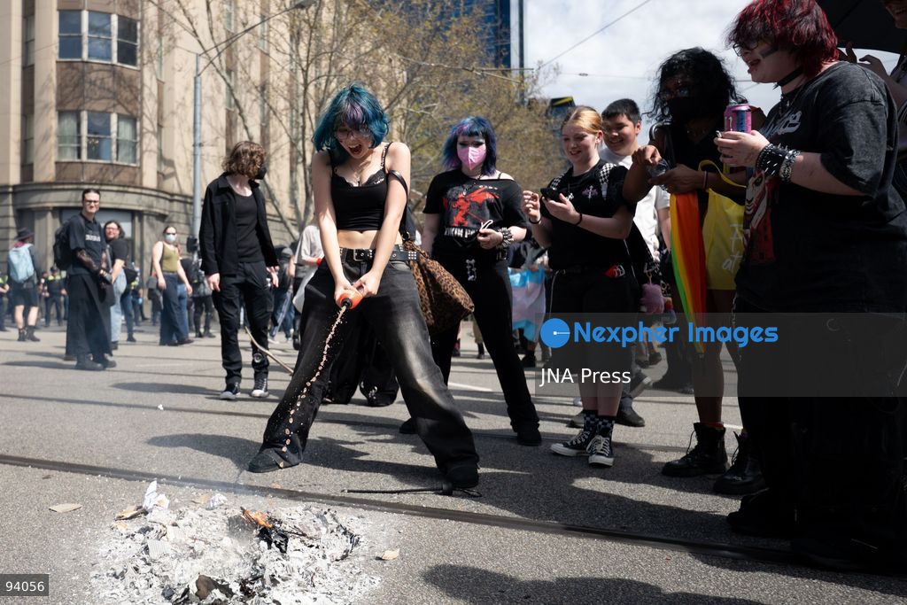 MELBOURNE, AUSTRALIA, SEPTEMBER 19, 2026: Police separate opposing groups during demonstrations outside the Parliament of Victoria in Melbourne, where a group describing itself as a women’s rights movement gathered to oppose legal protections for transgender people and was met by transgender rights counter-protesters. Tensions escalated when Avi Yemini of the right-wing outlet Rebel News approached the counter-protest and became involved in a confrontation with demonstrators before police intervened and separated those involved. Photo by Gwendolyn Dilon / JNA Press. (Photo by Gwendolyn Dillon/JNA Press via Nexpher Images)