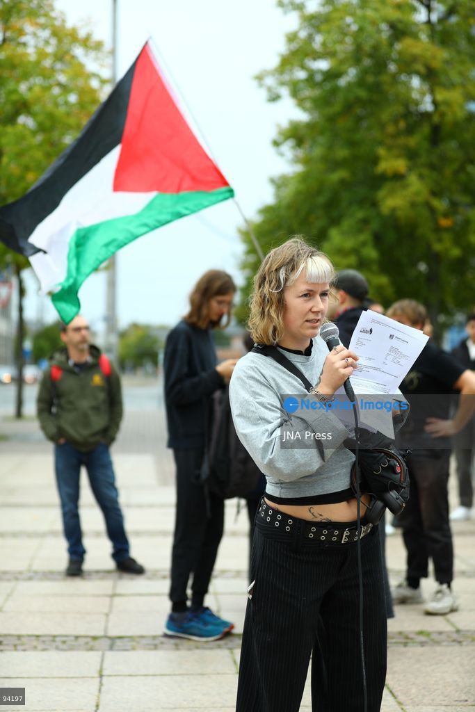 LEIPZIG, GERMANY, SEPTEMBER 19, 2026: Demonstrators march through central Leipzig during a protest against plans by U.S. defense company Covenant to establish a missile production facility in the north of the city. The demonstration, organized by the “Keine Raketenfabrik in Leipzig” alliance, began at Augustusplatz and called for the planned defense production to be stopped. Covenant plans to begin producing its Anthem long-range cruise missiles in Leipzig in 2027. Photo by David Vexelman / JNA Press. (Photo by David Vexelman/JNA Press via Nexpher Images)