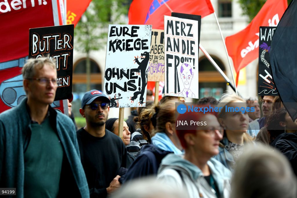 LEIPZIG, GERMANY, SEPTEMBER 19, 2026: Demonstrators march through central Leipzig during a protest against plans by U.S. defense company Covenant to establish a missile production facility in the north of the city. The demonstration, organized by the “Keine Raketenfabrik in Leipzig” alliance, began at Augustusplatz and called for the planned defense production to be stopped. Covenant plans to begin producing its Anthem long-range cruise missiles in Leipzig in 2027. Photo by David Vexelman / JNA Press. (Photo by David Vexelman/JNA Press via Nexpher Images)