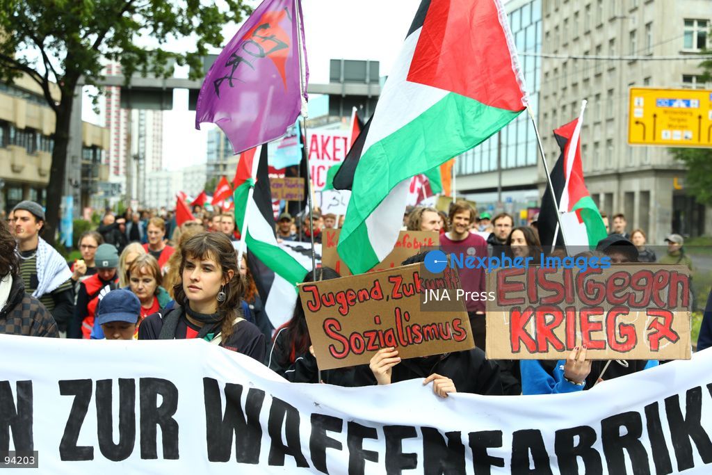 LEIPZIG, GERMANY, SEPTEMBER 19, 2026: Demonstrators march through central Leipzig during a protest against plans by U.S. defense company Covenant to establish a missile production facility in the north of the city. The demonstration, organized by the “Keine Raketenfabrik in Leipzig” alliance, began at Augustusplatz and called for the planned defense production to be stopped. Covenant plans to begin producing its Anthem long-range cruise missiles in Leipzig in 2027. Photo by David Vexelman / JNA Press. (Photo by David Vexelman/JNA Press via Nexpher Images)