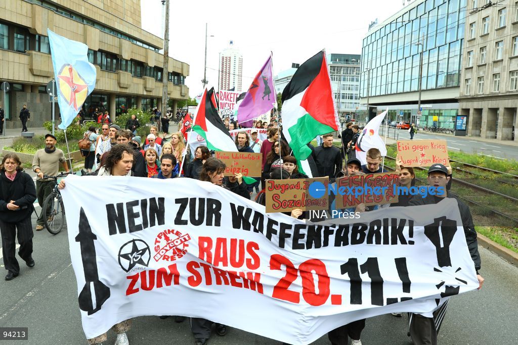 LEIPZIG, GERMANY, SEPTEMBER 19, 2026: Demonstrators march through central Leipzig during a protest against plans by U.S. defense company Covenant to establish a missile production facility in the north of the city. The demonstration, organized by the “Keine Raketenfabrik in Leipzig” alliance, began at Augustusplatz and called for the planned defense production to be stopped. Covenant plans to begin producing its Anthem long-range cruise missiles in Leipzig in 2027. Photo by David Vexelman / JNA Press. (Photo by David Vexelman/JNA Press via Nexpher Images)