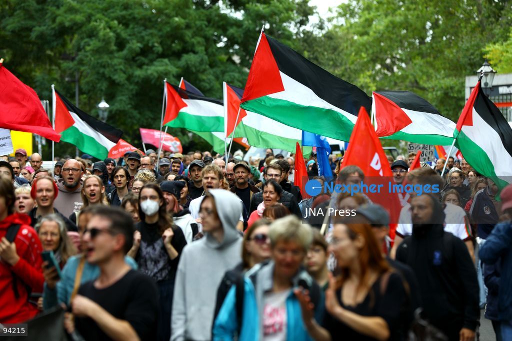 LEIPZIG, GERMANY, SEPTEMBER 19, 2026: Demonstrators march through central Leipzig during a protest against plans by U.S. defense company Covenant to establish a missile production facility in the north of the city. The demonstration, organized by the “Keine Raketenfabrik in Leipzig” alliance, began at Augustusplatz and called for the planned defense production to be stopped. Covenant plans to begin producing its Anthem long-range cruise missiles in Leipzig in 2027. Photo by David Vexelman / JNA Press. (Photo by David Vexelman/JNA Press via Nexpher Images)