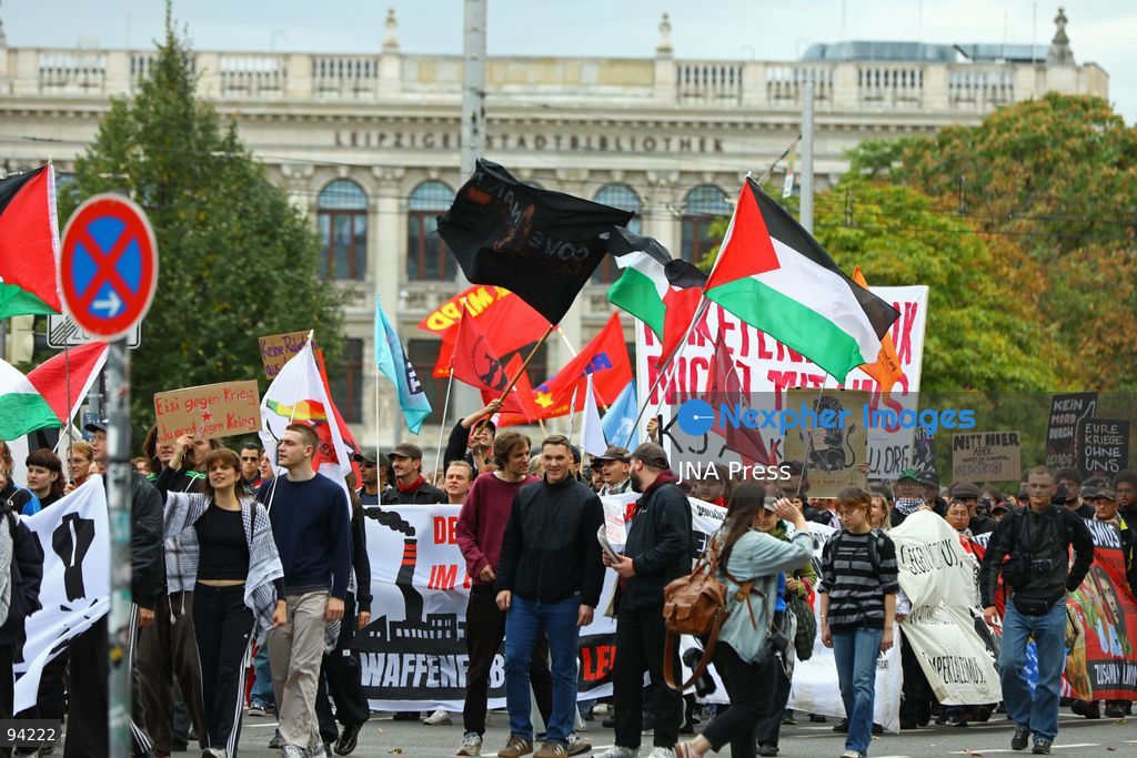 LEIPZIG, GERMANY, SEPTEMBER 19, 2026: Demonstrators march through central Leipzig during a protest against plans by U.S. defense company Covenant to establish a missile production facility in the north of the city. The demonstration, organized by the “Keine Raketenfabrik in Leipzig” alliance, began at Augustusplatz and called for the planned defense production to be stopped. Covenant plans to begin producing its Anthem long-range cruise missiles in Leipzig in 2027. Photo by David Vexelman / JNA Press. (Photo by David Vexelman/JNA Press via Nexpher Images)
