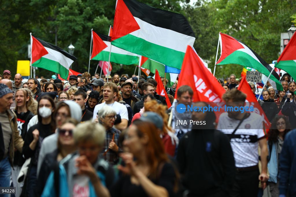 LEIPZIG, GERMANY, SEPTEMBER 19, 2026: Demonstrators march through central Leipzig during a protest against plans by U.S. defense company Covenant to establish a missile production facility in the north of the city. The demonstration, organized by the “Keine Raketenfabrik in Leipzig” alliance, began at Augustusplatz and called for the planned defense production to be stopped. Covenant plans to begin producing its Anthem long-range cruise missiles in Leipzig in 2027. Photo by David Vexelman / JNA Press. (Photo by David Vexelman/JNA Press via Nexpher Images)
