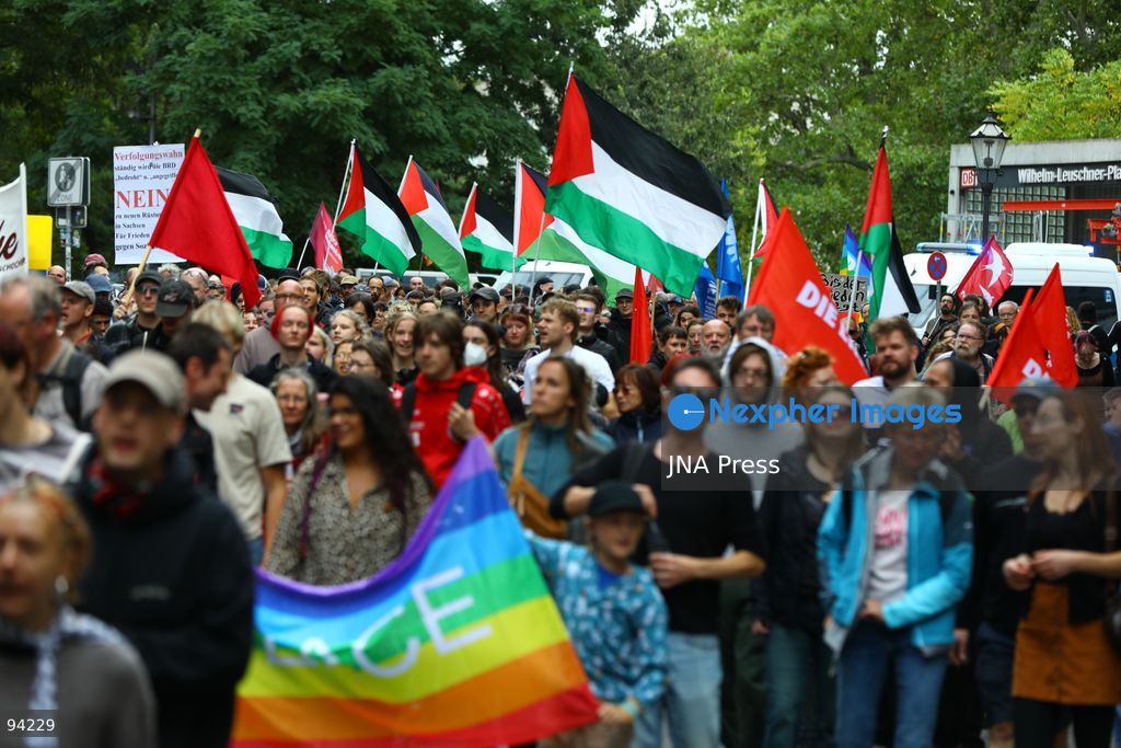 LEIPZIG, GERMANY, SEPTEMBER 19, 2026: Demonstrators march through central Leipzig during a protest against plans by U.S. defense company Covenant to establish a missile production facility in the north of the city. The demonstration, organized by the “Keine Raketenfabrik in Leipzig” alliance, began at Augustusplatz and called for the planned defense production to be stopped. Covenant plans to begin producing its Anthem long-range cruise missiles in Leipzig in 2027. Photo by David Vexelman / JNA Press. (Photo by David Vexelman/JNA Press via Nexpher Images)