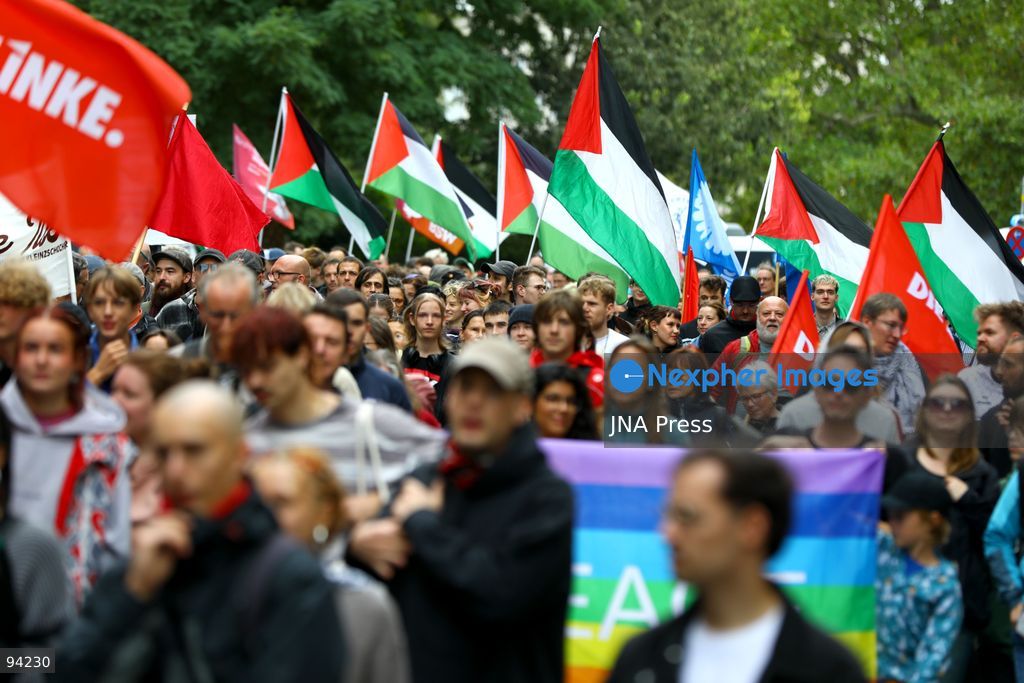 LEIPZIG, GERMANY, SEPTEMBER 19, 2026: Demonstrators march through central Leipzig during a protest against plans by U.S. defense company Covenant to establish a missile production facility in the north of the city. The demonstration, organized by the “Keine Raketenfabrik in Leipzig” alliance, began at Augustusplatz and called for the planned defense production to be stopped. Covenant plans to begin producing its Anthem long-range cruise missiles in Leipzig in 2027. Photo by David Vexelman / JNA Press. (Photo by David Vexelman/JNA Press via Nexpher Images)