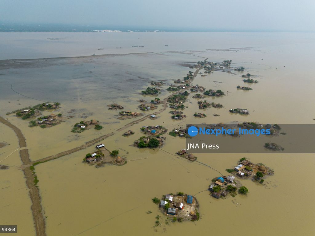 RAJSHAHI, BANGLADESH, SEPTEMBER 19, 2026: Flood-affected residents shelter with their cattle along the Rajshahi city protection embankment as waters begin to recede in Middle Char. Families displaced or affected by flooding continue to face shortages of food, safe drinking water and livestock feed, while some residents remain in partially submerged homes. Local authorities have been distributing food and other assistance to affected families in the area. Photo by Bipul Ahmed / JNA Press. (Photo by Bipul Ahmed/JNA Press via Nexpher Images)