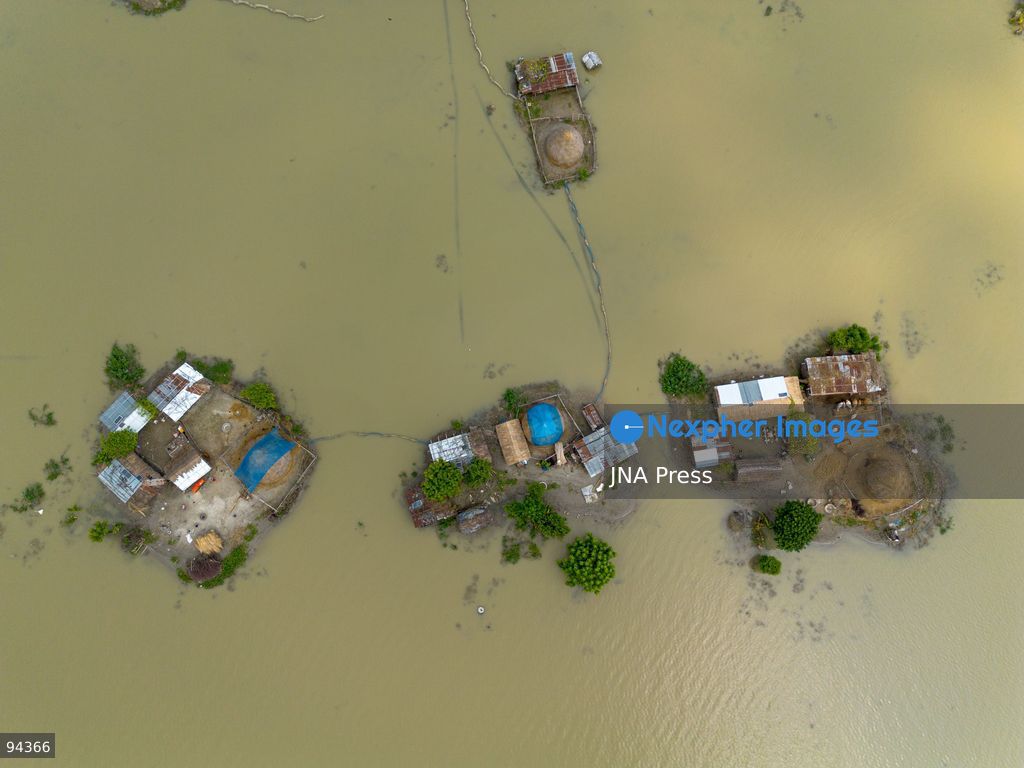 RAJSHAHI, BANGLADESH, SEPTEMBER 19, 2026: Flood-affected residents shelter with their cattle along the Rajshahi city protection embankment as waters begin to recede in Middle Char. Families displaced or affected by flooding continue to face shortages of food, safe drinking water and livestock feed, while some residents remain in partially submerged homes. Local authorities have been distributing food and other assistance to affected families in the area. Photo by Bipul Ahmed / JNA Press. (Photo by Bipul Ahmed/JNA Press via Nexpher Images)