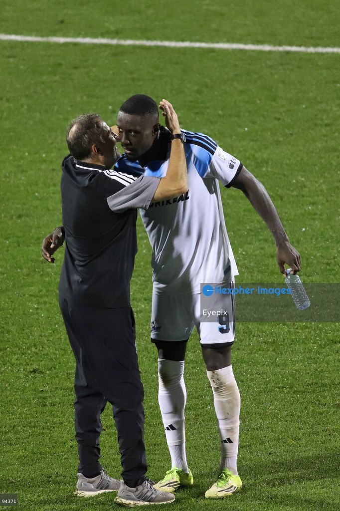 Prince Owusu #9 of CF Montreal and Philippe Eullaffroy head coach of CF Montreal greet during semi-final match of the Canadian Championship between CF Montreal and Vancouver Whitecaps FC at Saputo Stadium. on September 16, 2026 in Montreal, Canada. (Photo by Horacio Zamora/ Eyepix Group) (Photo by Horacio Zamora/ Eyepix Group/Eyepix via Nexpher Images)